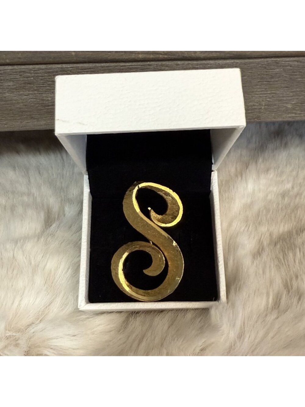 Vintage 80's Avon Gold Toned Letter 'S' Brooch Lapel Pin